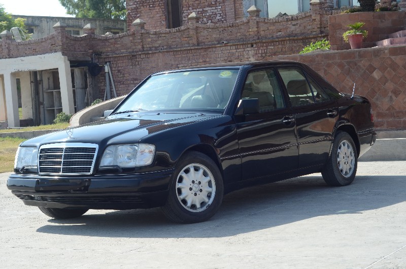 Mercedes Benz E Class - 1995 W124 Image-1