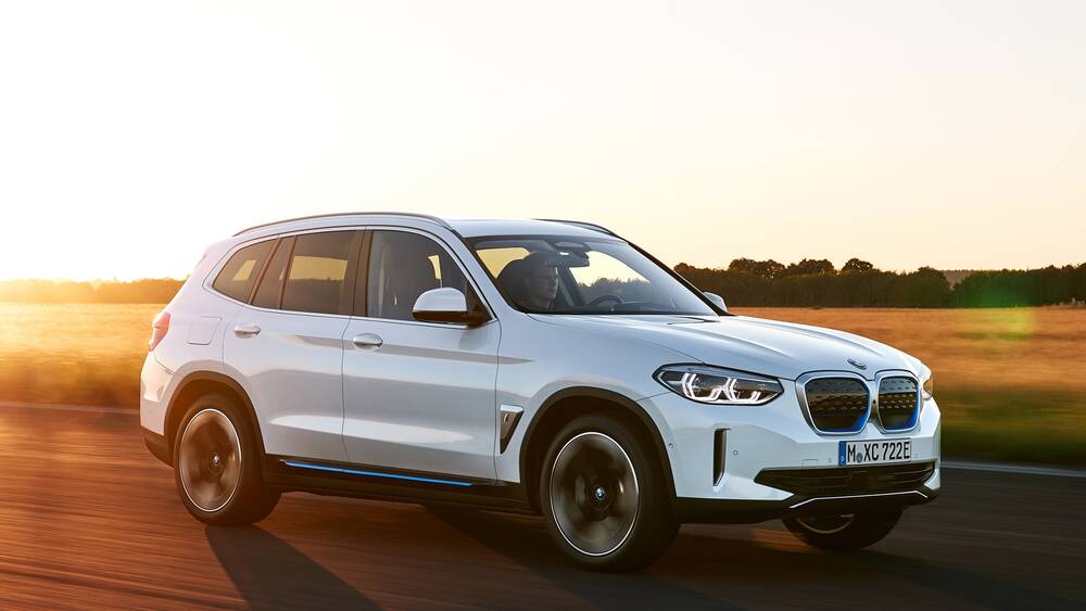 BMW iX3 2025 Exterior Front left profile